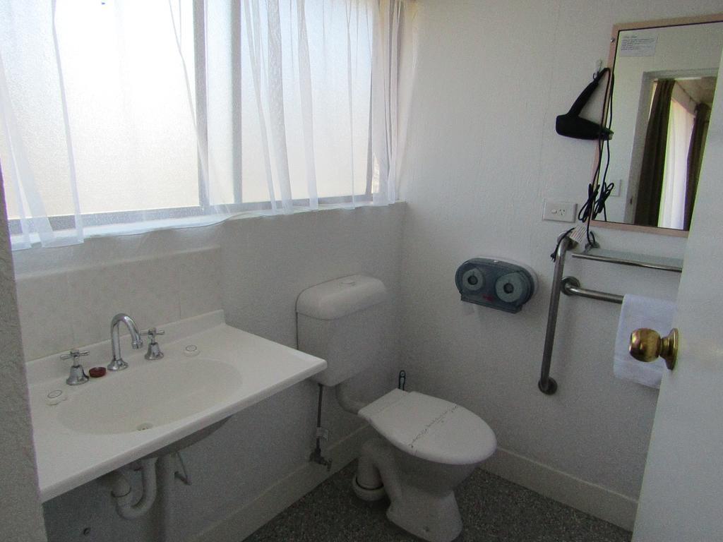 Hanging Rock Family Motel 巴特曼斯贝 外观 照片
