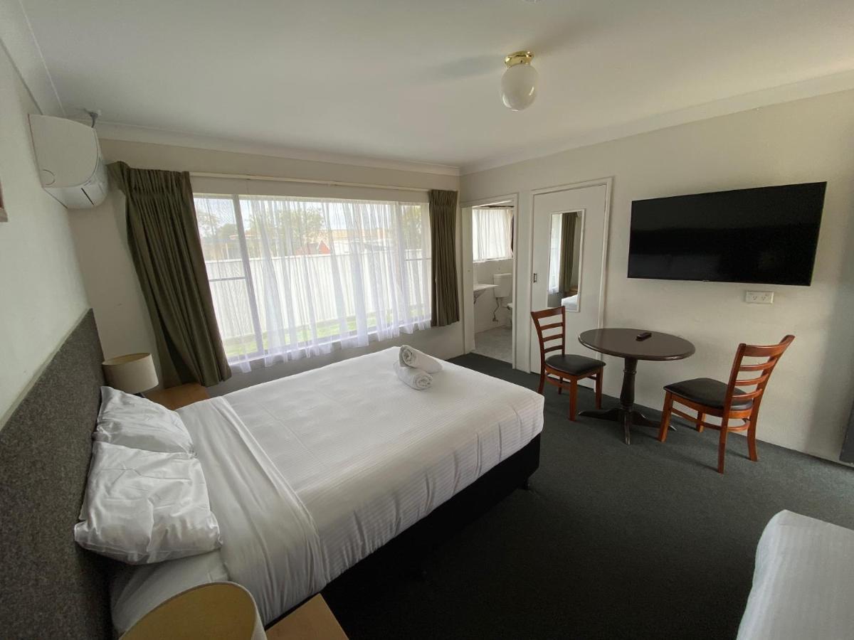 Hanging Rock Family Motel 巴特曼斯贝 外观 照片
