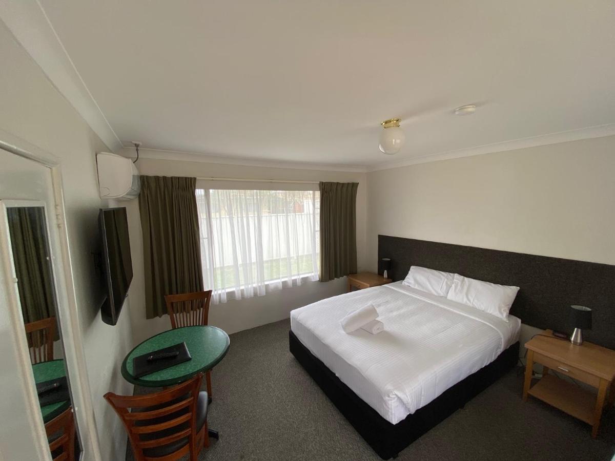 Hanging Rock Family Motel 巴特曼斯贝 外观 照片