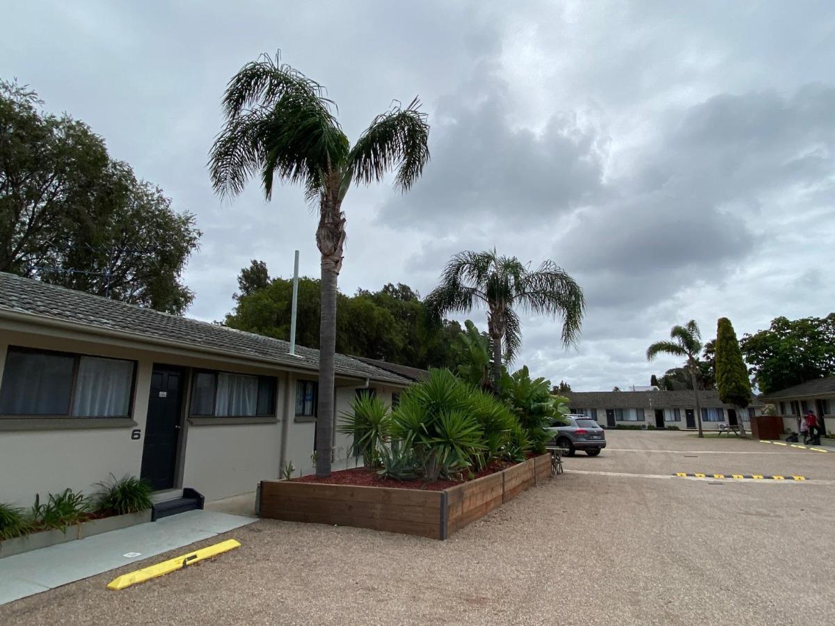 Hanging Rock Family Motel 巴特曼斯贝 外观 照片